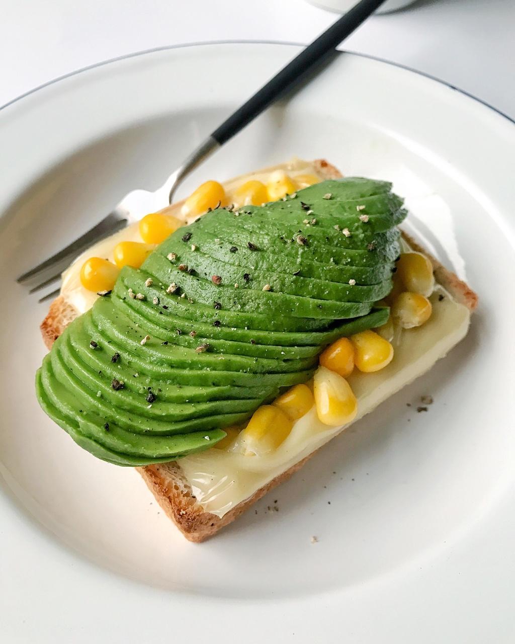 有时候59做的牛油果配面包