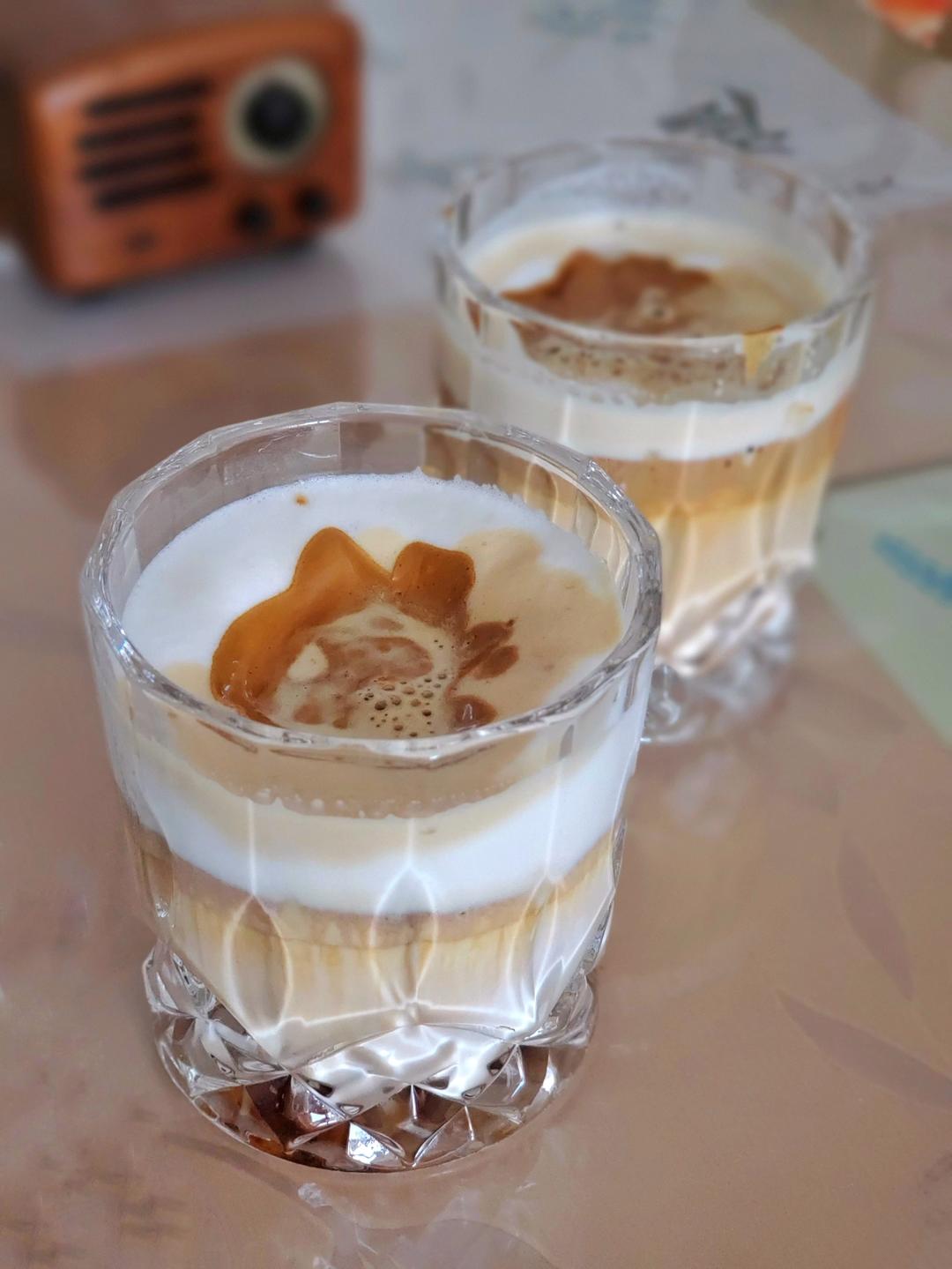 400次咖啡，网红手打咖啡，风靡全网的Dalgona Coffee☕️超详细步骤在家就可以复刻【内附速成法】
