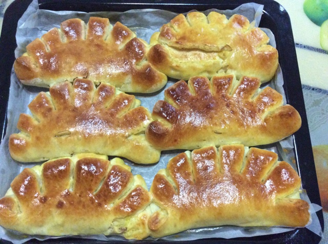 莲蓉红豆沙馅扇形面包