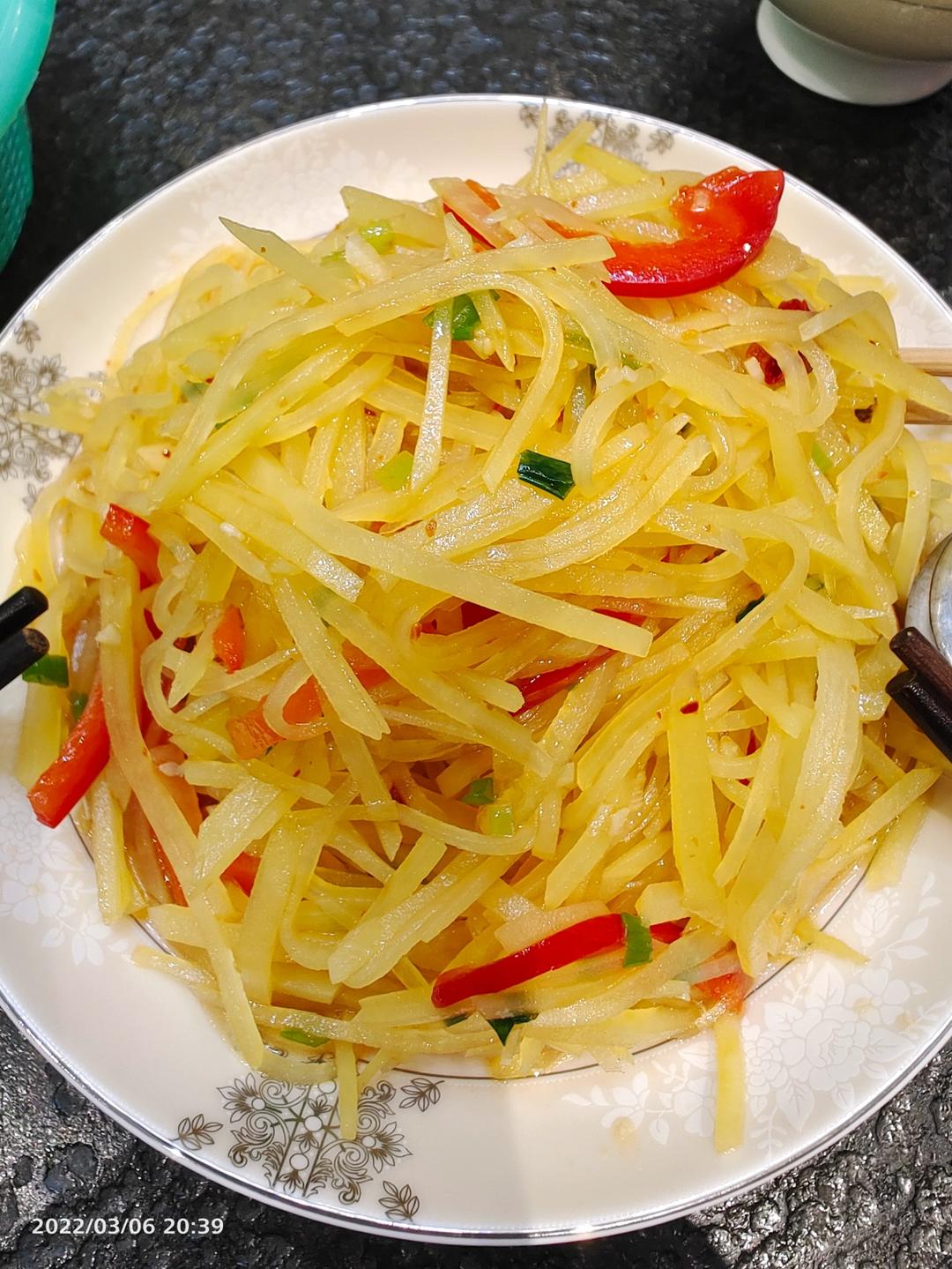 五分钟搞定‼酸爽开胃的凉拌酸辣土豆丝