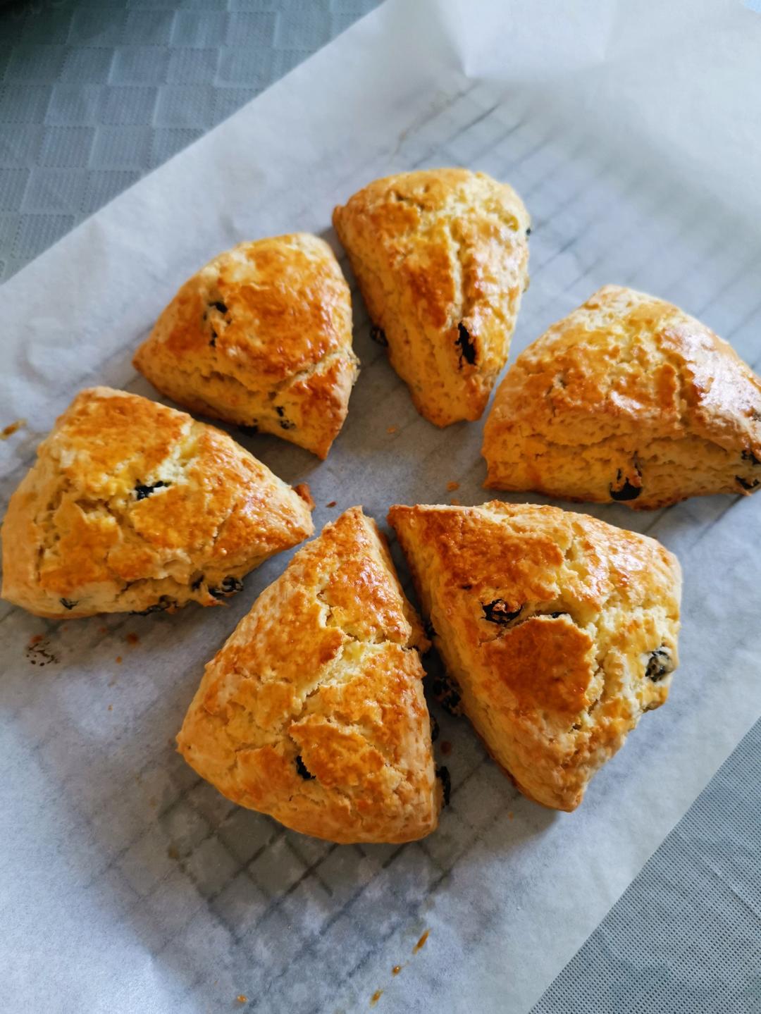 淡奶油葡萄干司康饼