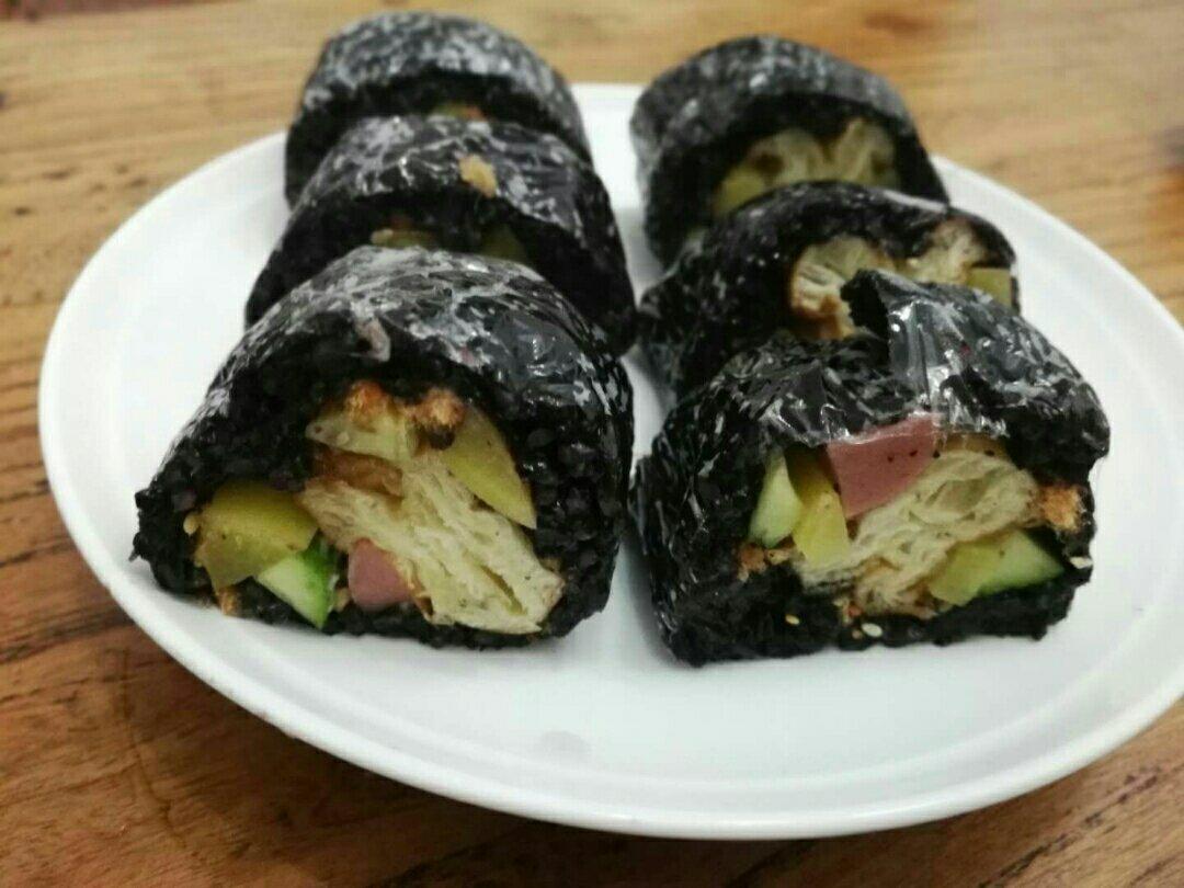 黑米粢饭团
