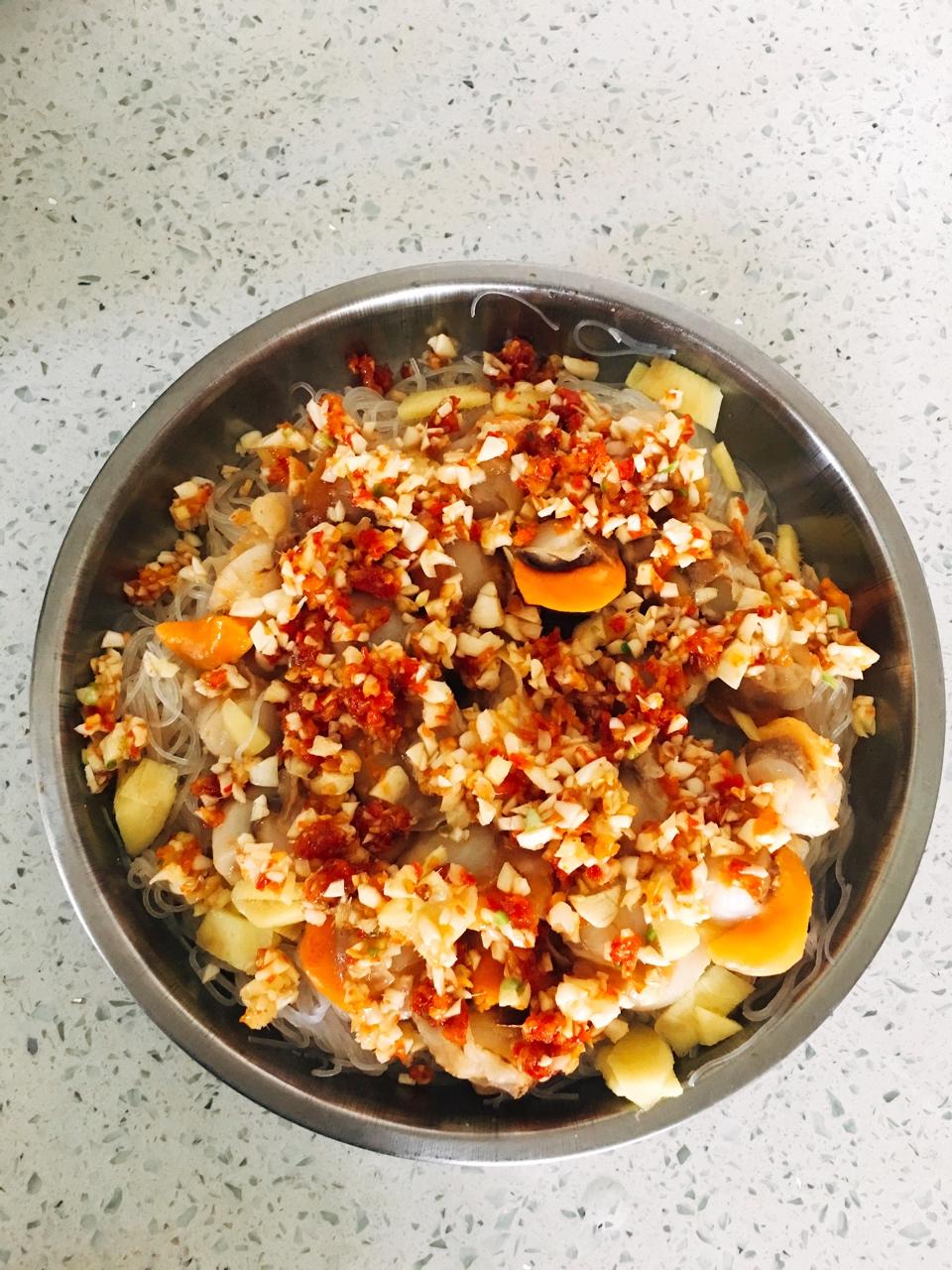 蒜蓉扇贝肉蒸粉丝