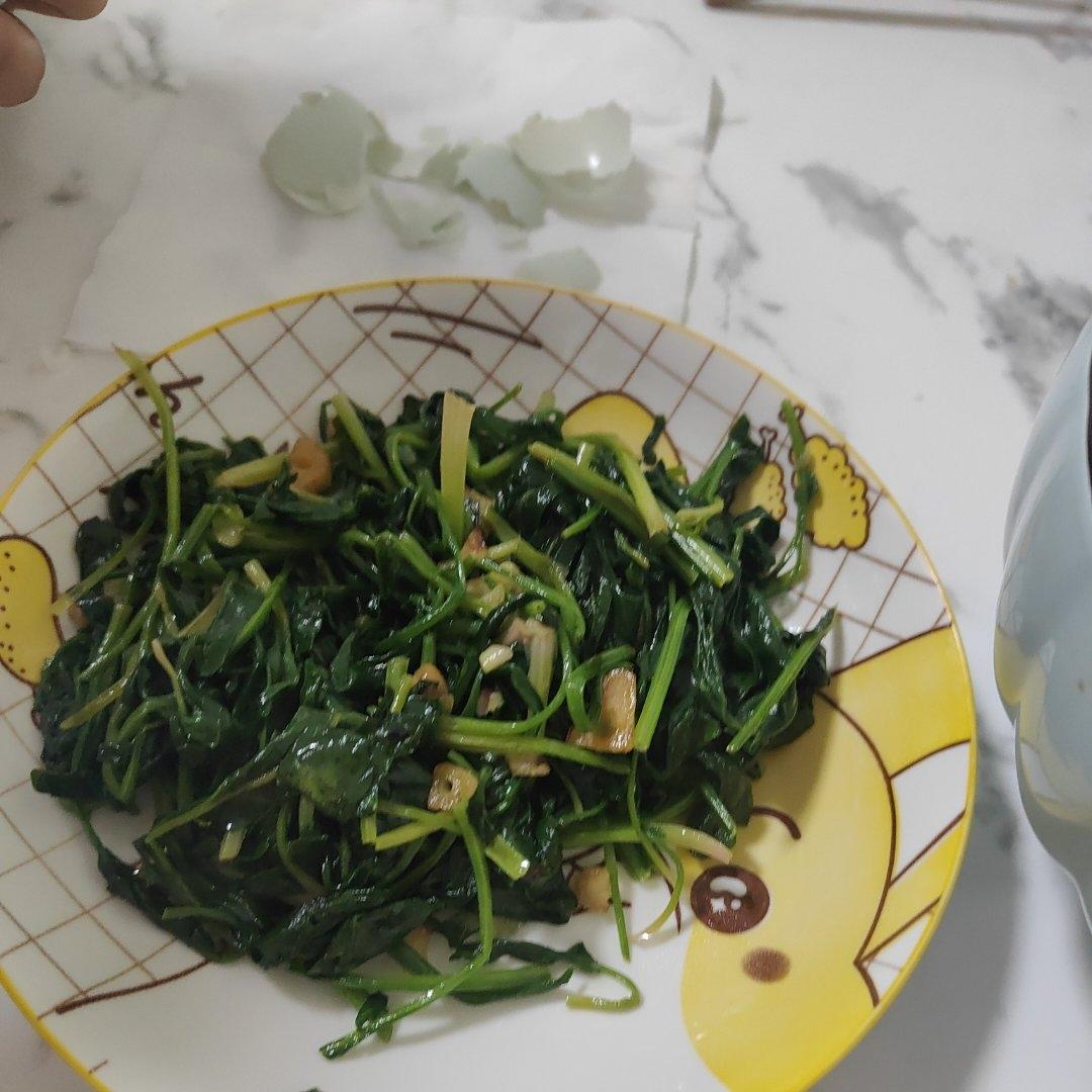 不涩口又嫩的清炒菠菜