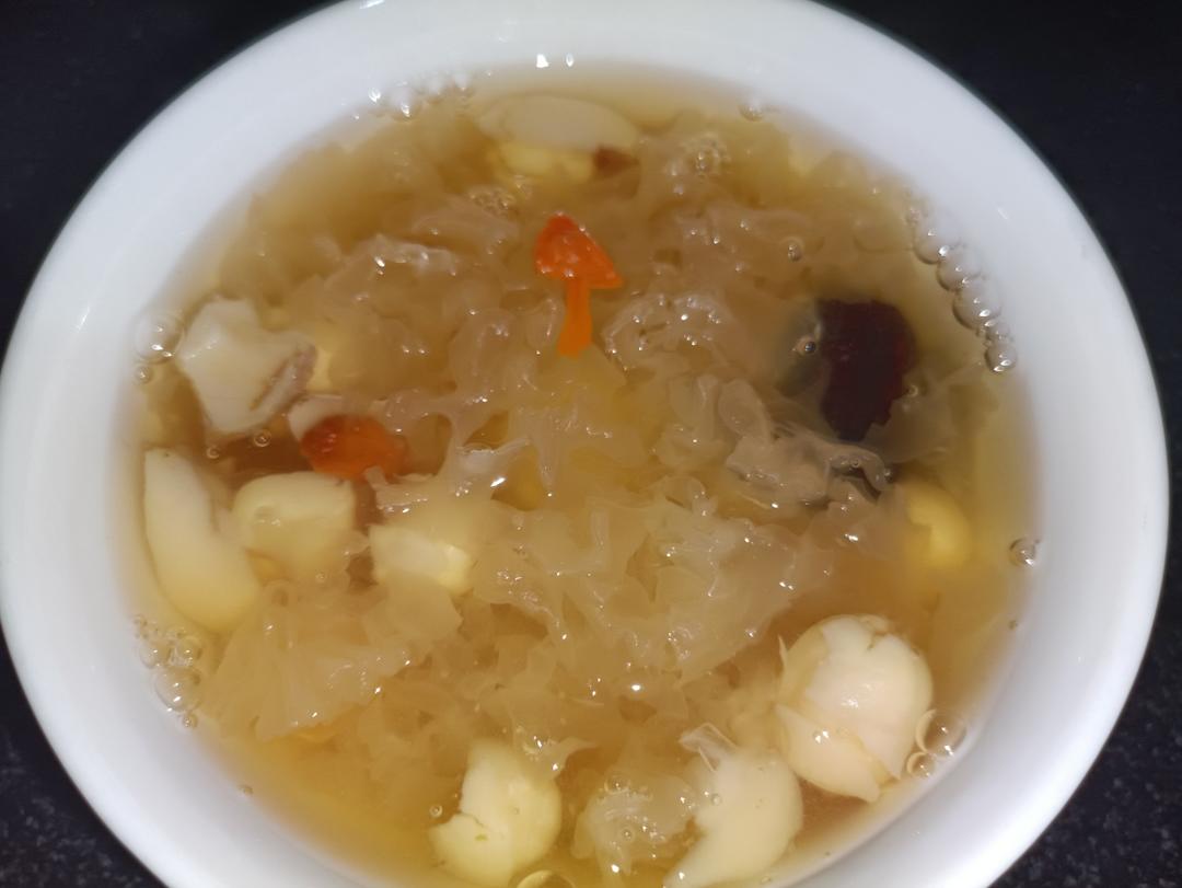 银耳百合莲子汤