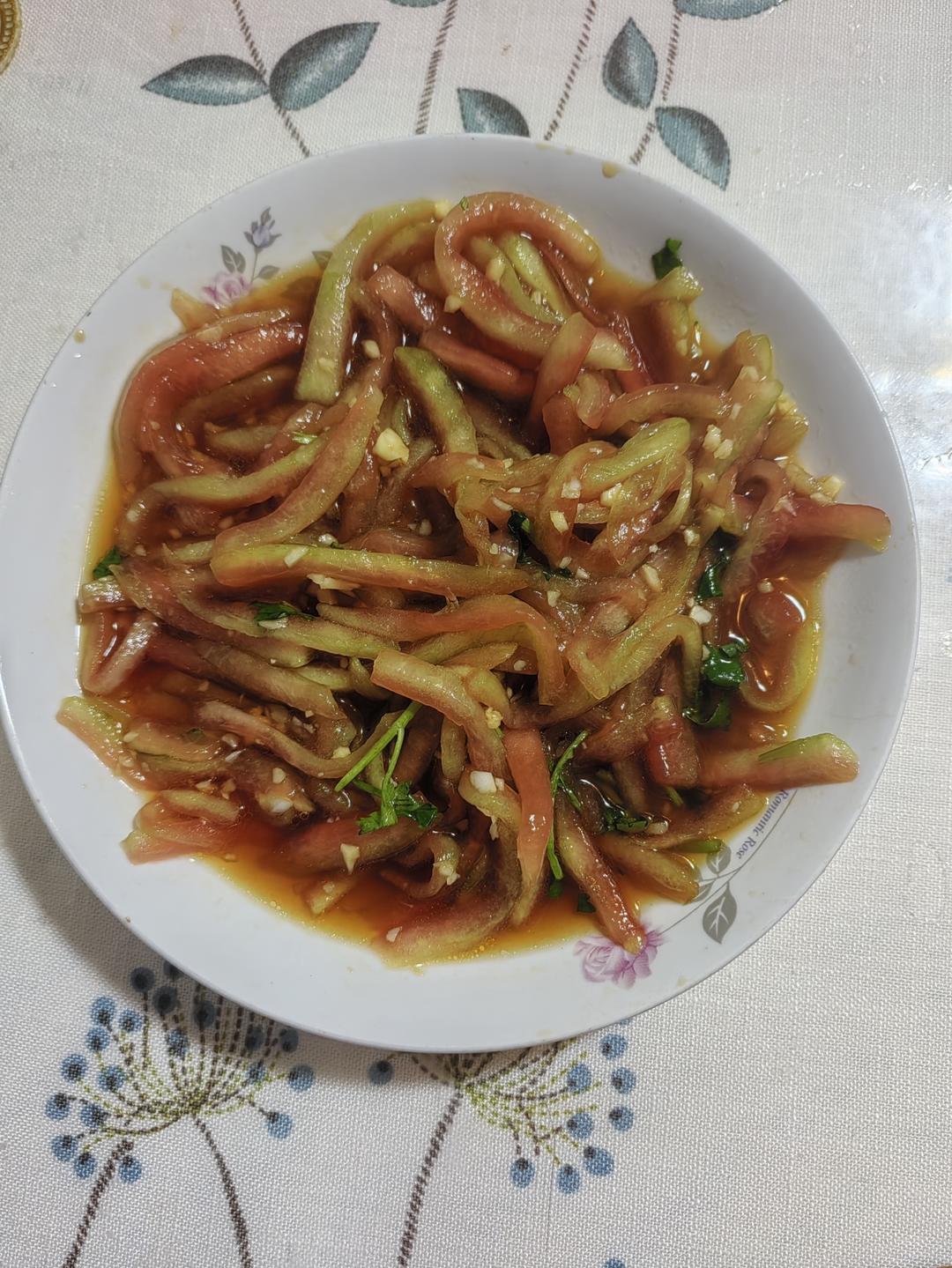 果然是来报恩的🍉酸爽脆口的凉拌西瓜皮也太好吃了吧！