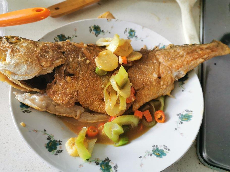 红烧黄鱼—鱼皮不破的小窍门