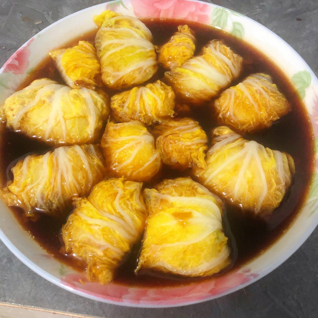 过年餐桌上必备的一道菜，翡翠白玉卷