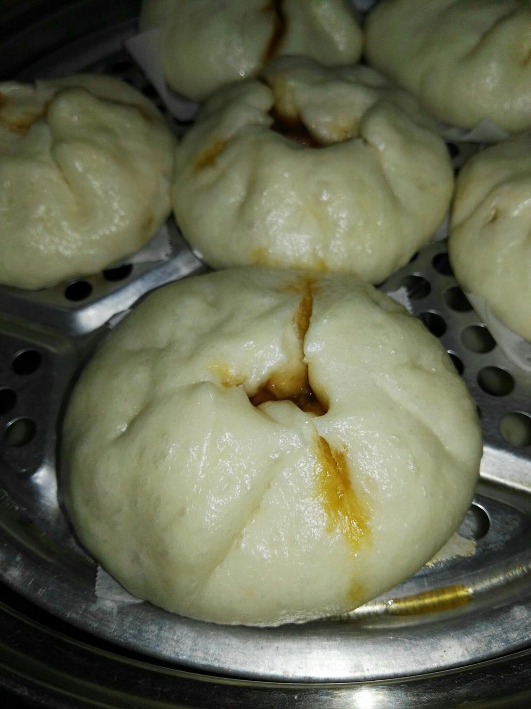 云朵般松软爆浆蜜汁叉烧包