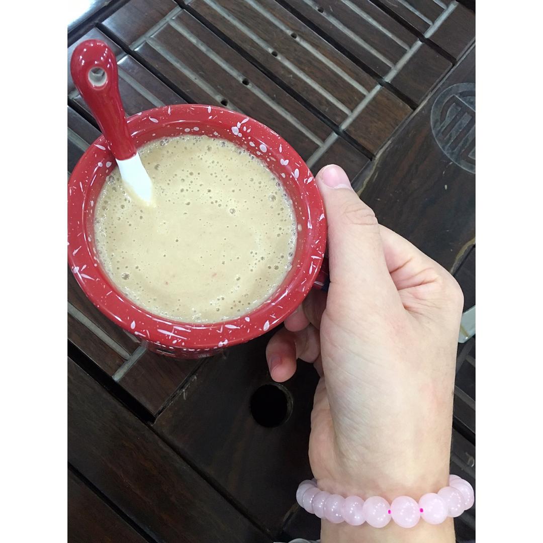 苹果芝麻红枣奶昔