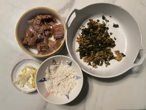 咸骨菜干粥(广式砂锅粥)的做法 步骤3