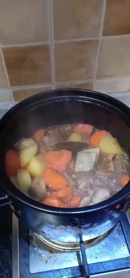 果妈厨房-土豆胡萝卜焖羊排