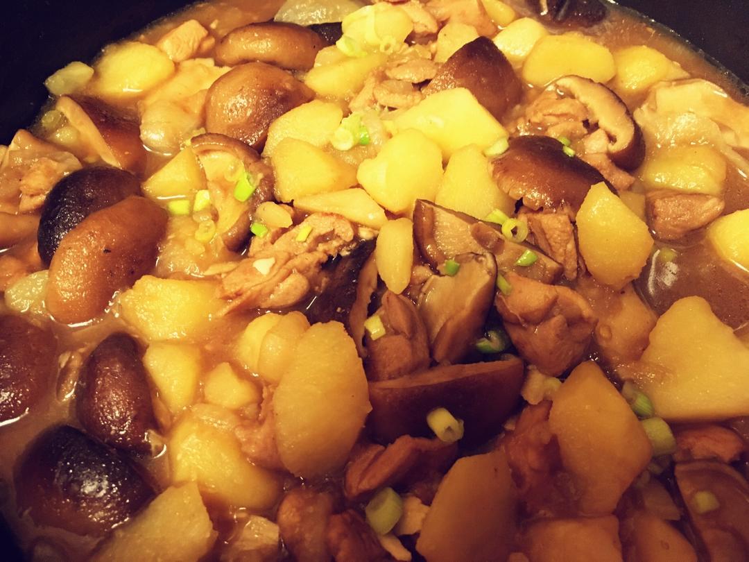 香菇鸡肉炖土豆