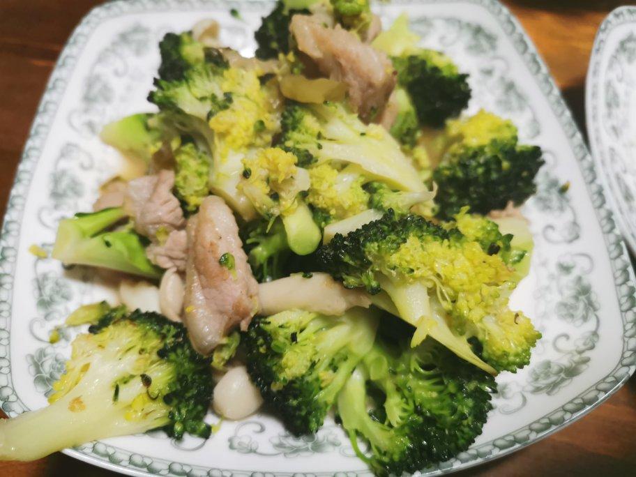 西兰花炒肉片