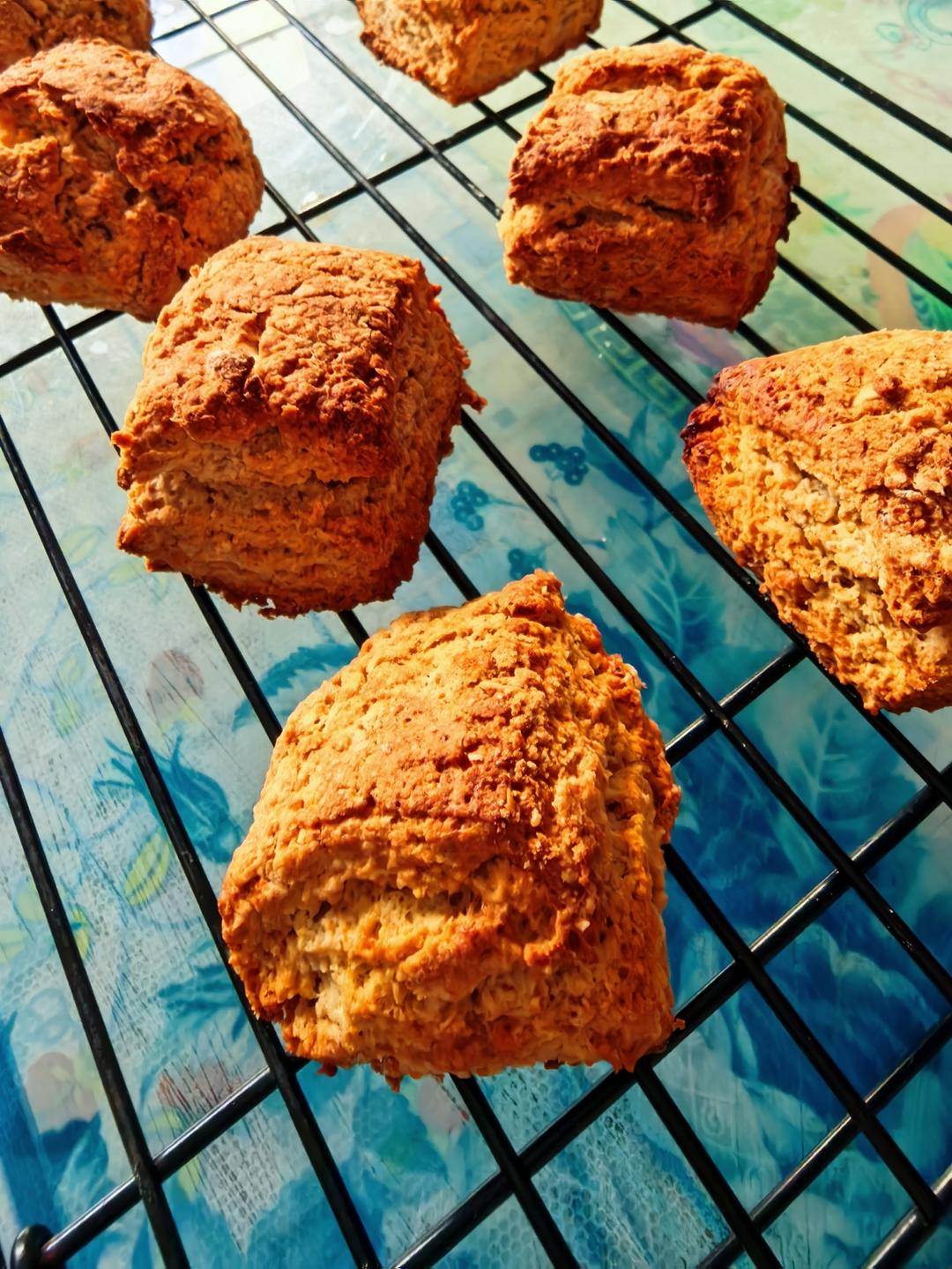 完美裂纹～百分百成功的超好吃奶香司康（禁止搬运）