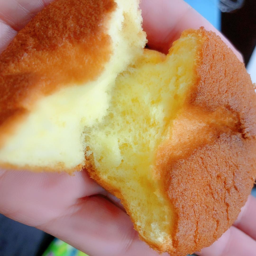 戚风杯子蛋糕^_^不开裂不回缩喔～