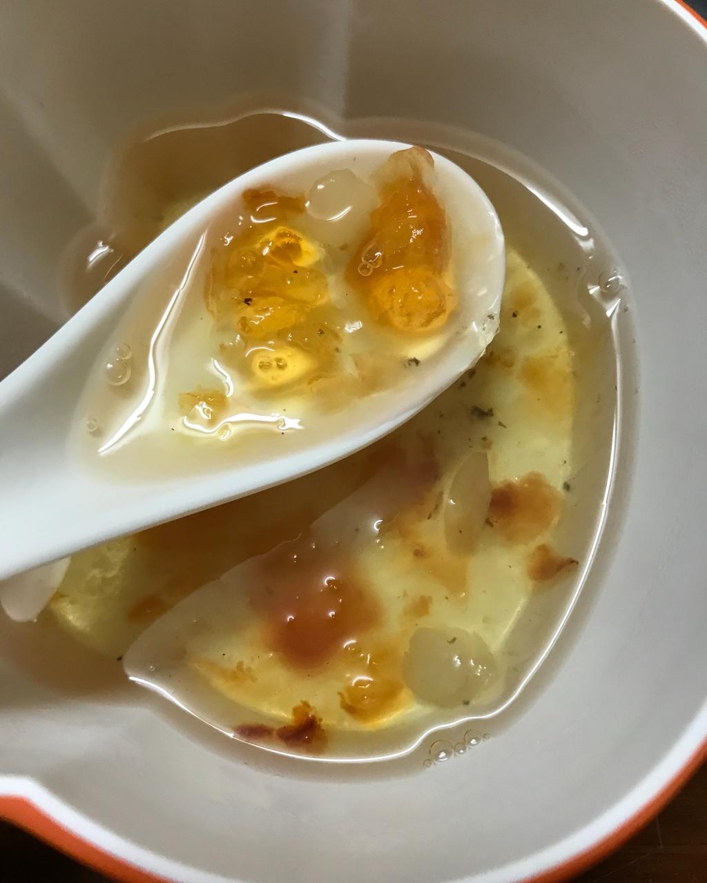 美容润肤 益气补血《桃胶皂角米百合银耳红枣羹》