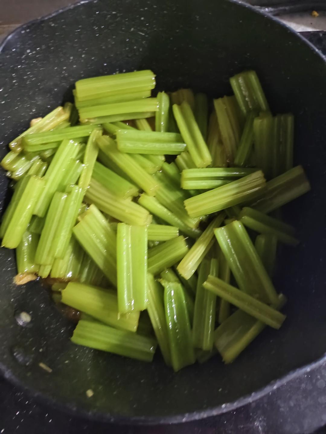 素炒芹菜