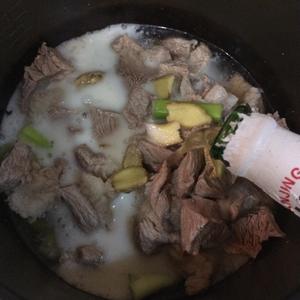 牛肉炖土豆的做法 步骤2