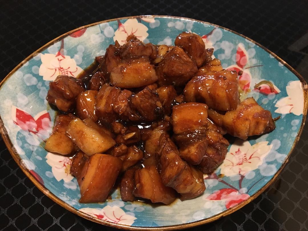 吃着碗里望着锅里的红烧肉