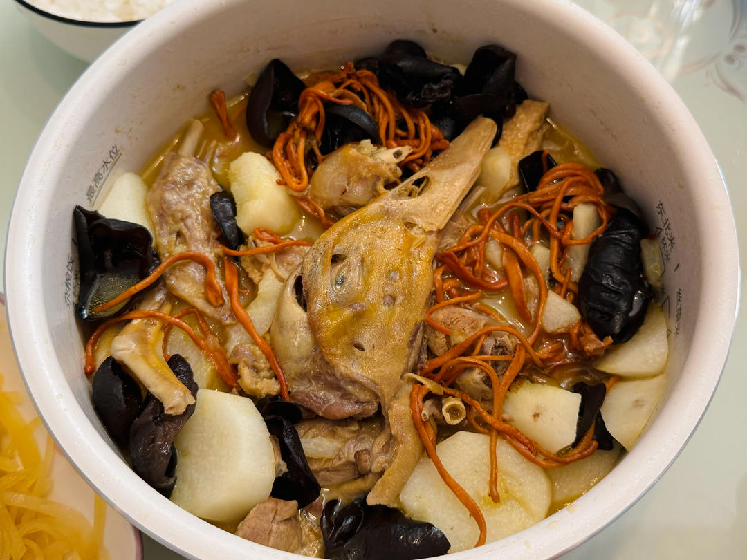老鸭煲汤