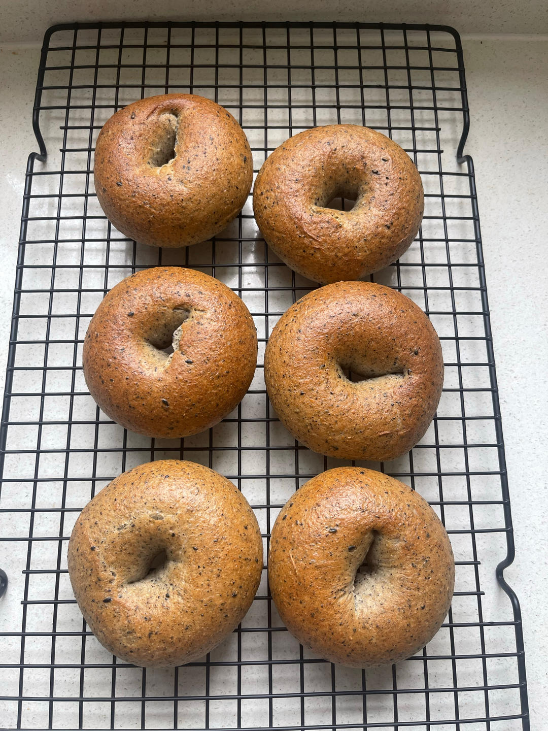 黑芝麻全麦贝果（不用揉出手套膜的快手做法）