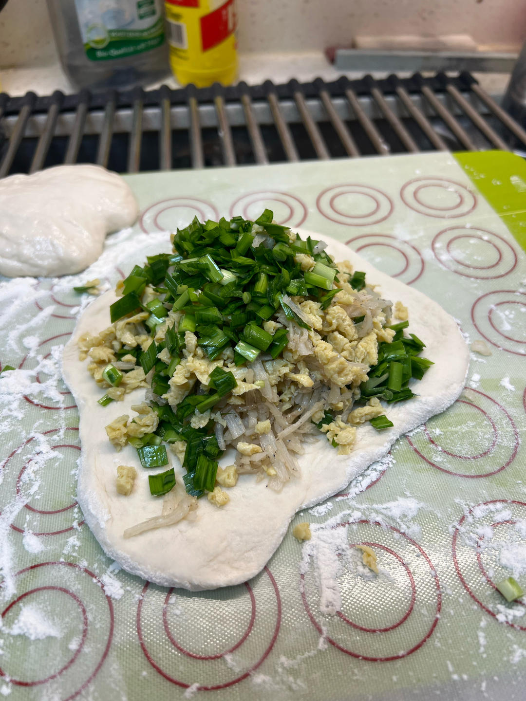 薄如蝉翼的韭菜鸡蛋馅饼