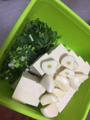 微微辣的酸菜鲟鱼段的做法 步骤3