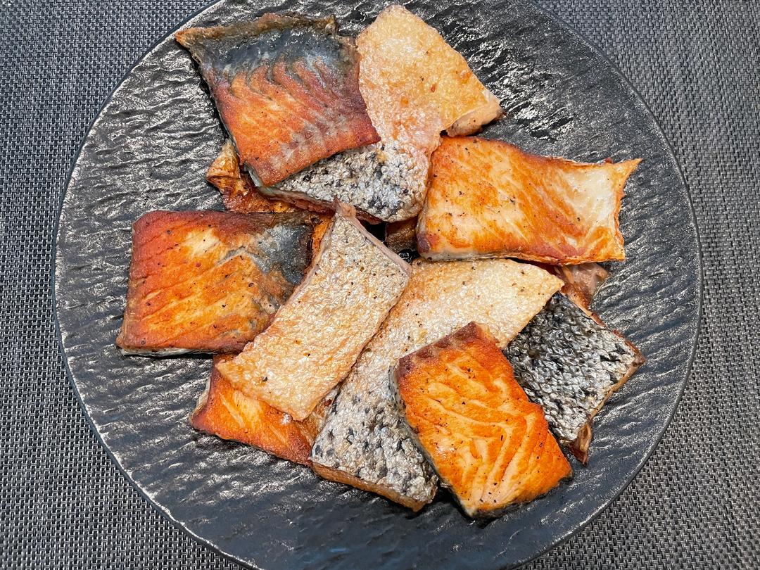 煎个脆香脆香的三文鱼皮