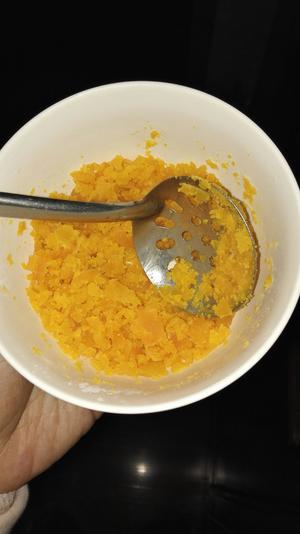 咸蛋黄肉松可可糯米团的做法 步骤5