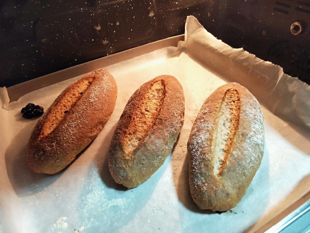 妹妹头_cjhq做的法式全麦脆皮面包