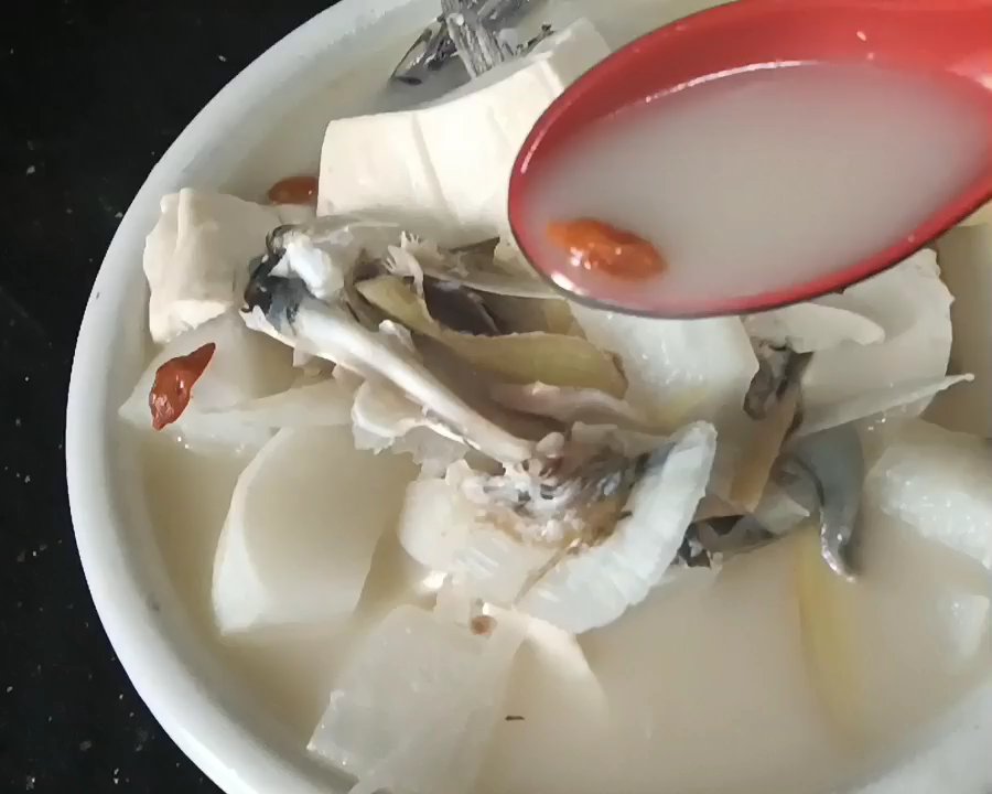 奶白清甜鱼头豆腐汤的做法 步骤6