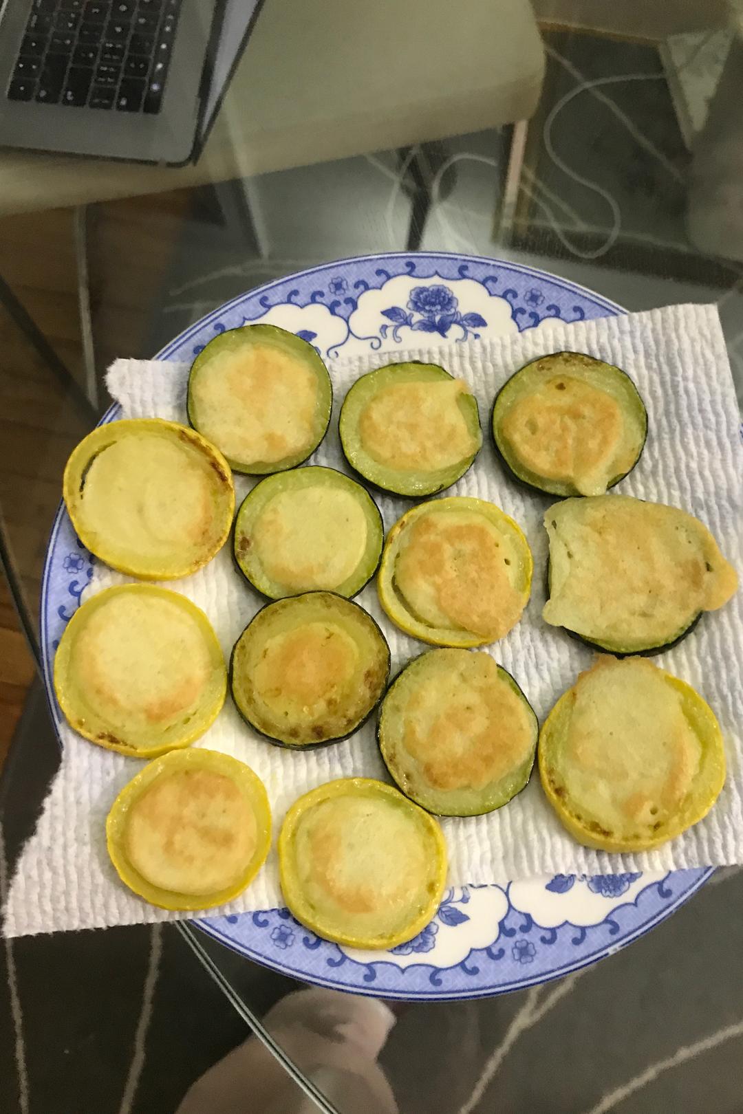 宝宝辅食：西葫芦鳕鱼蛋饼