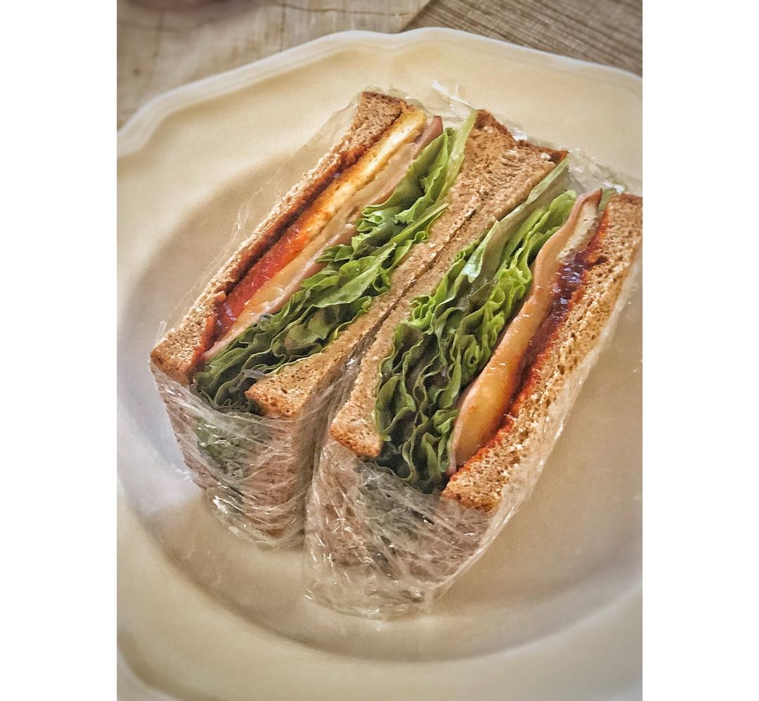 超快手的泡菜豆腐三明治『低脂早餐』