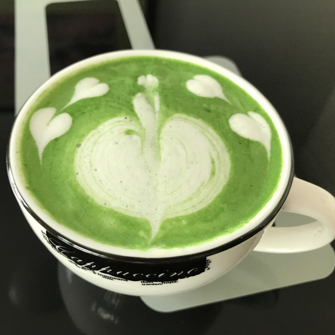 成熟口味抹茶拿铁