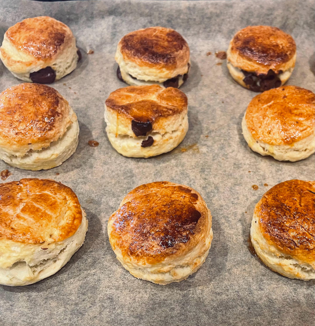 只需两步！口感超特别的零失败巧克力软司康（消耗奶油奶酪，无需淡奶油）