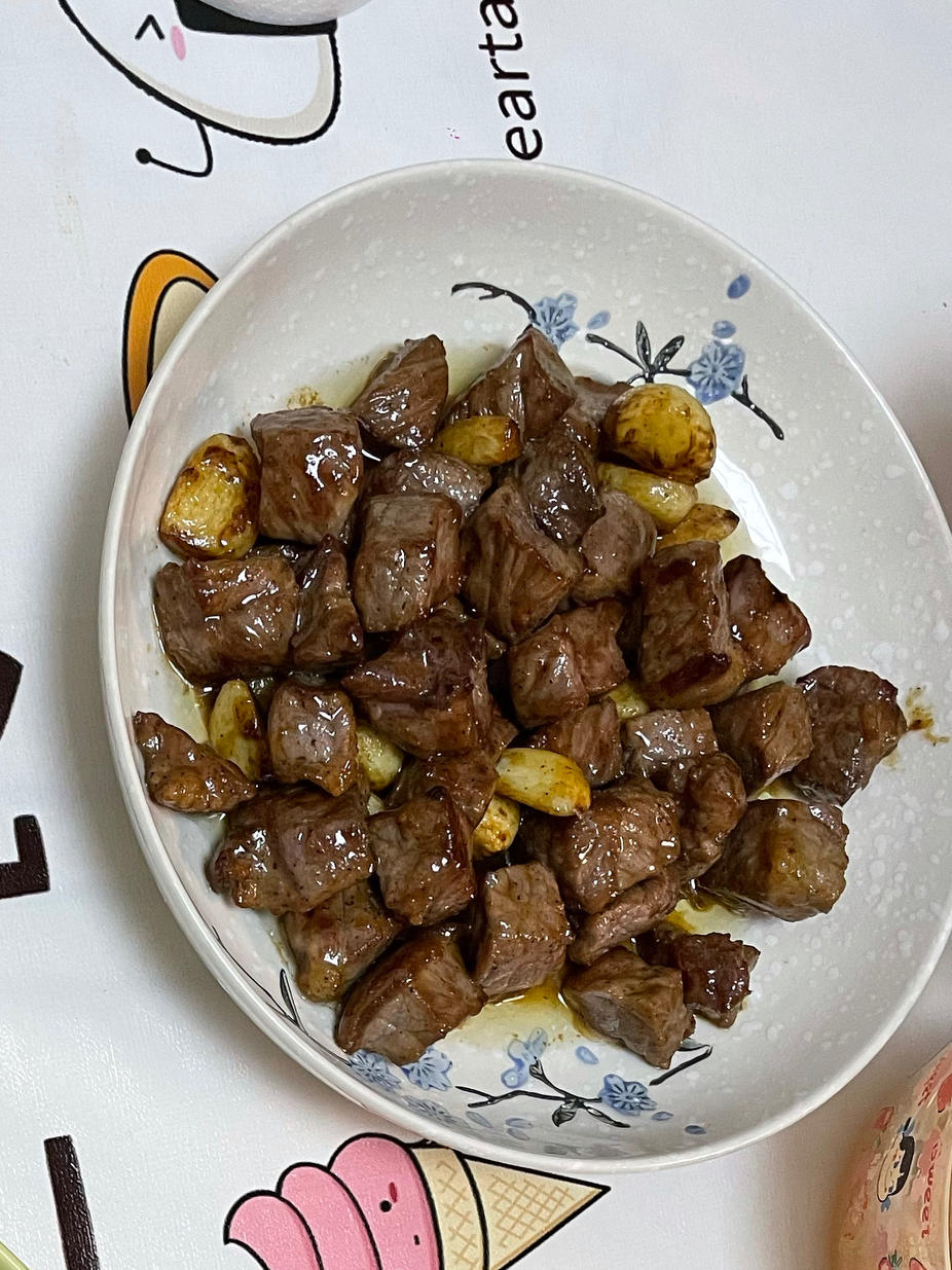 好吃到舔盘的蒜香黑椒牛肉粒