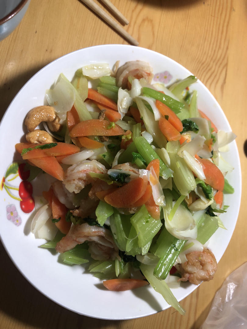 10分钟出锅的【西芹腰果炒虾仁】，清甜脆爽好吃不胖