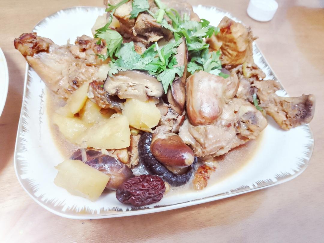 土豆香菇炖鸡腿/鸡块