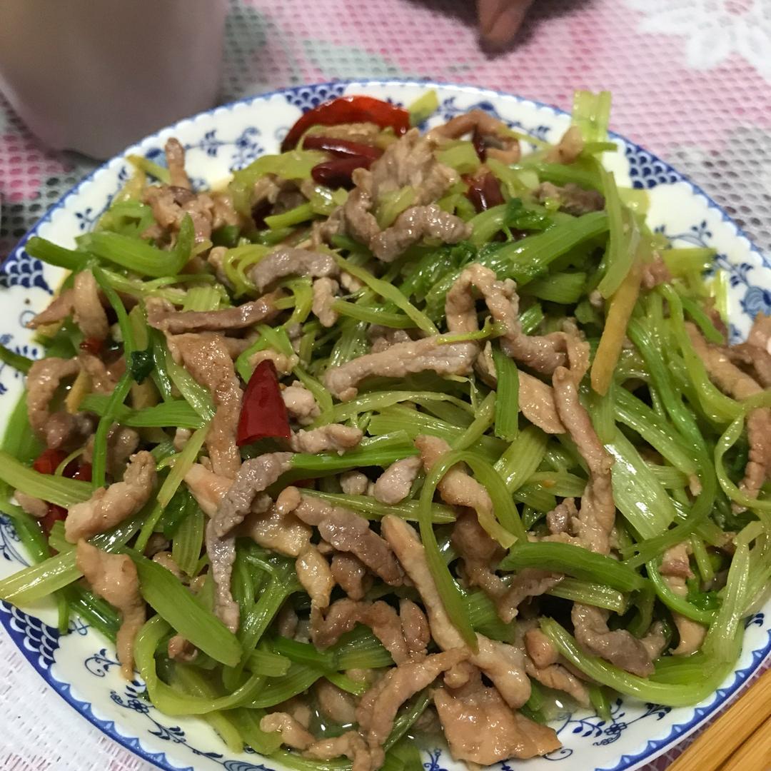 芹菜炒肉