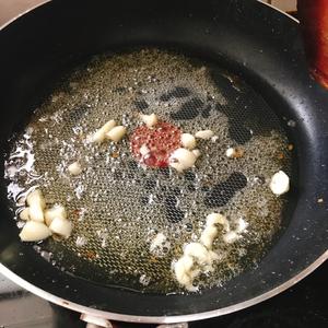 香菇炒肉的做法 步骤5