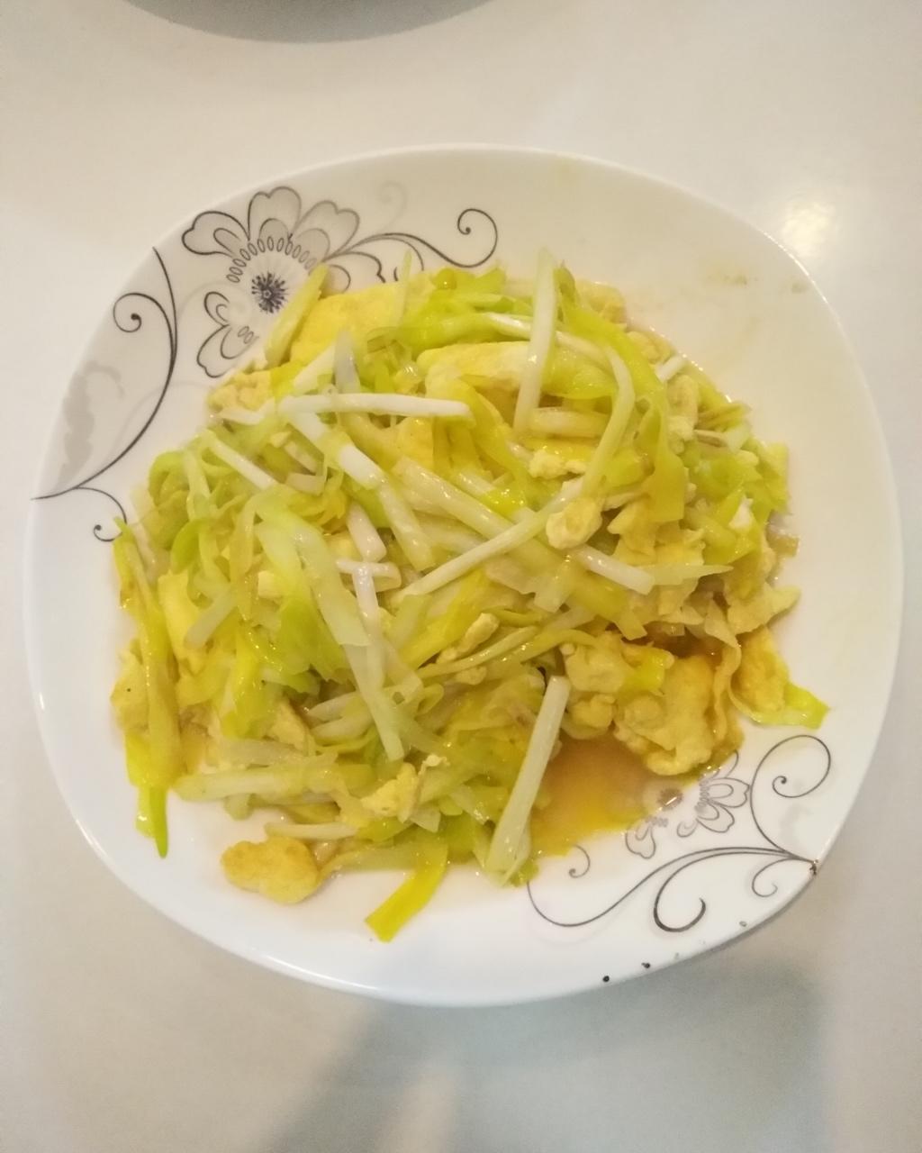小胖翟做的韭菜黄炒鸡蛋