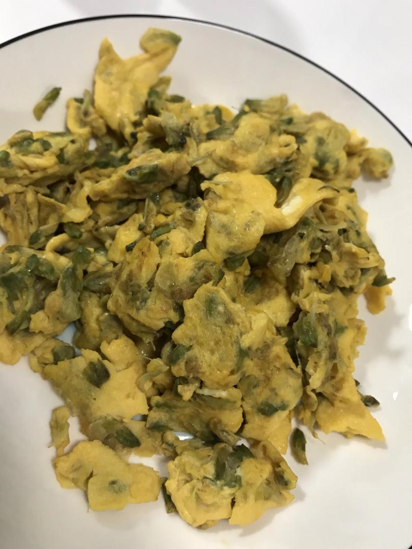 槐花炒鸡蛋