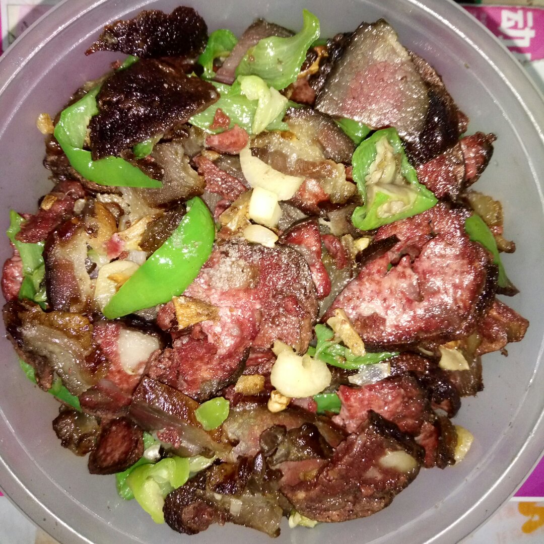 ha1229做的猪血粑粑炒腊肉