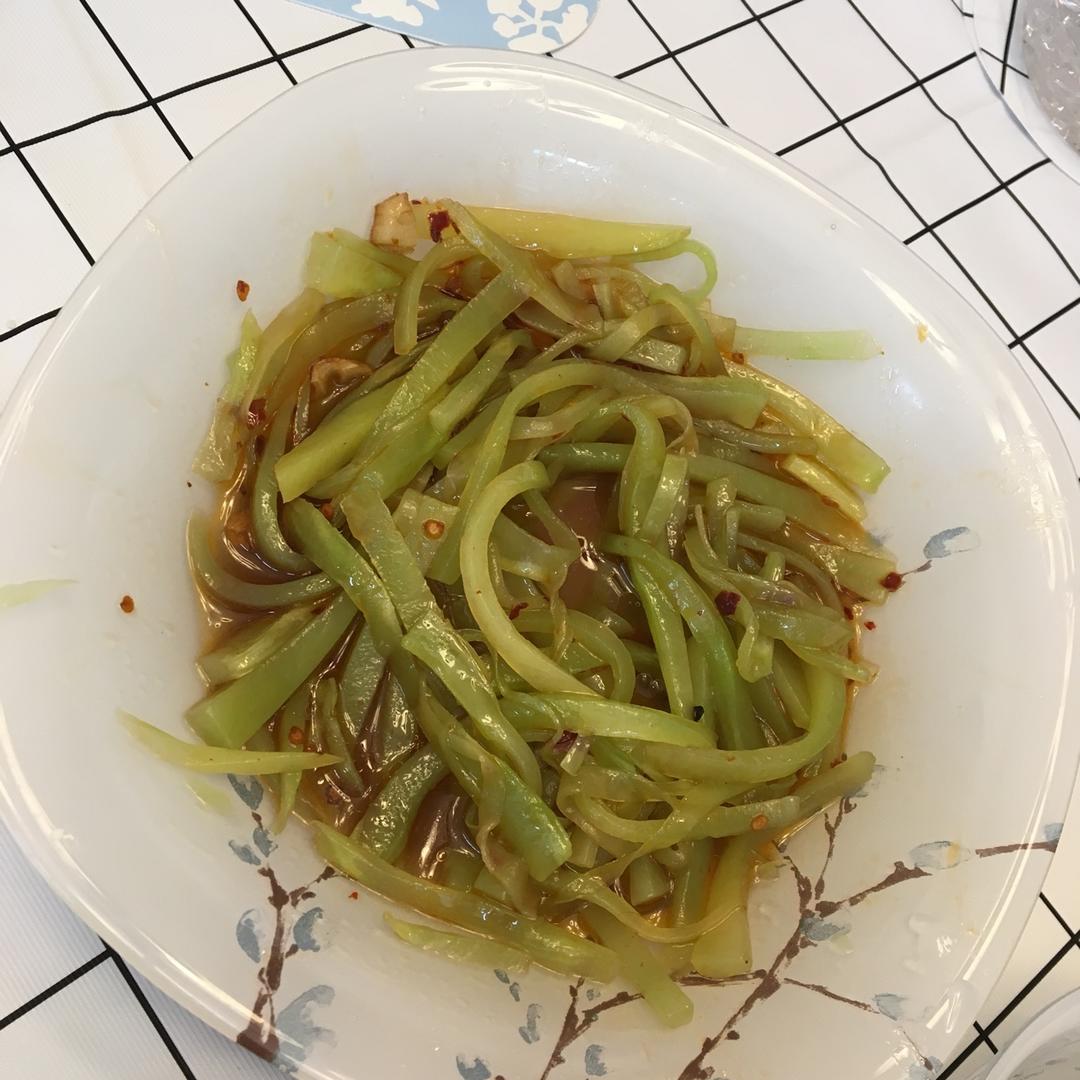 凉拌莴笋丝