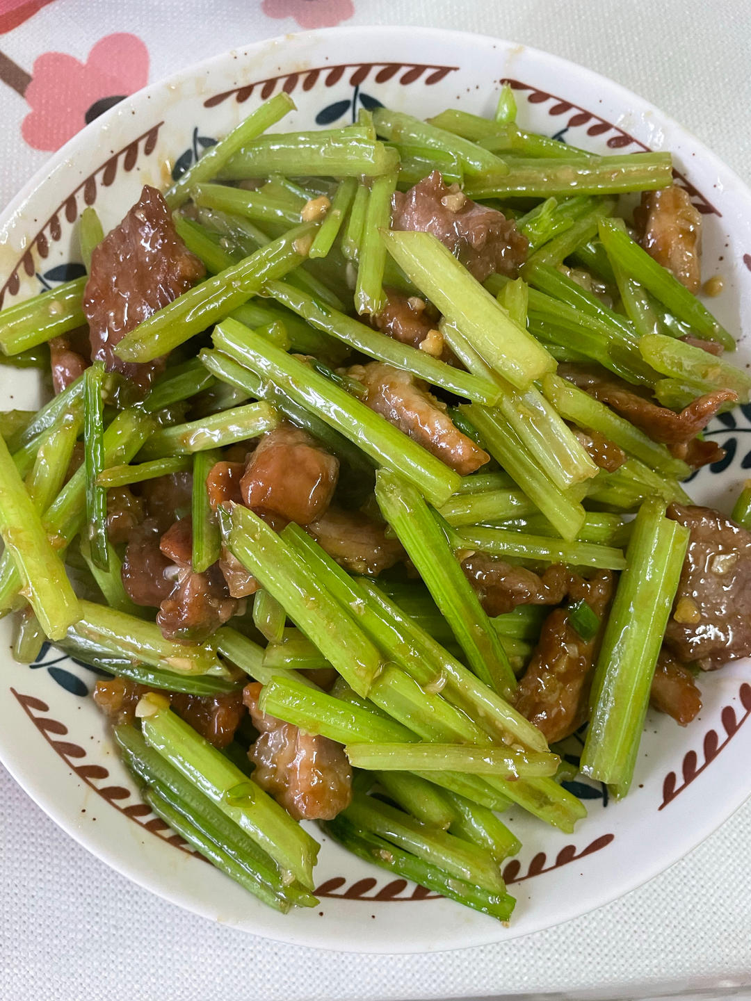 下饭芹菜炒肉