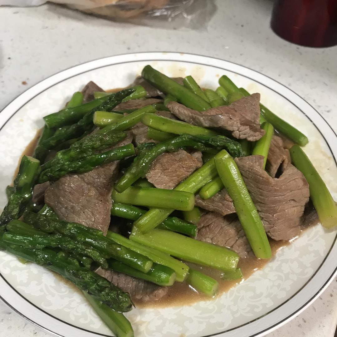 黑椒牛肉炒芦笋