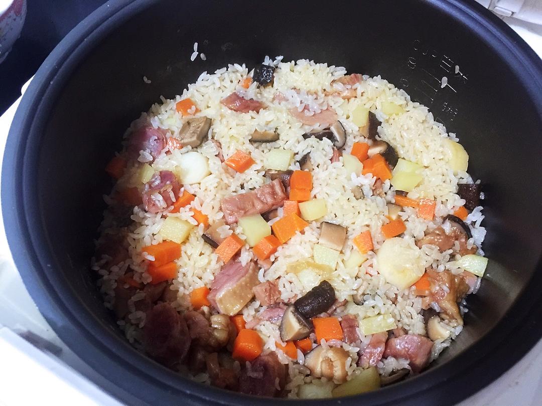 香菇辣肠焖饭 Fried Rice With Sausage &Mushroom