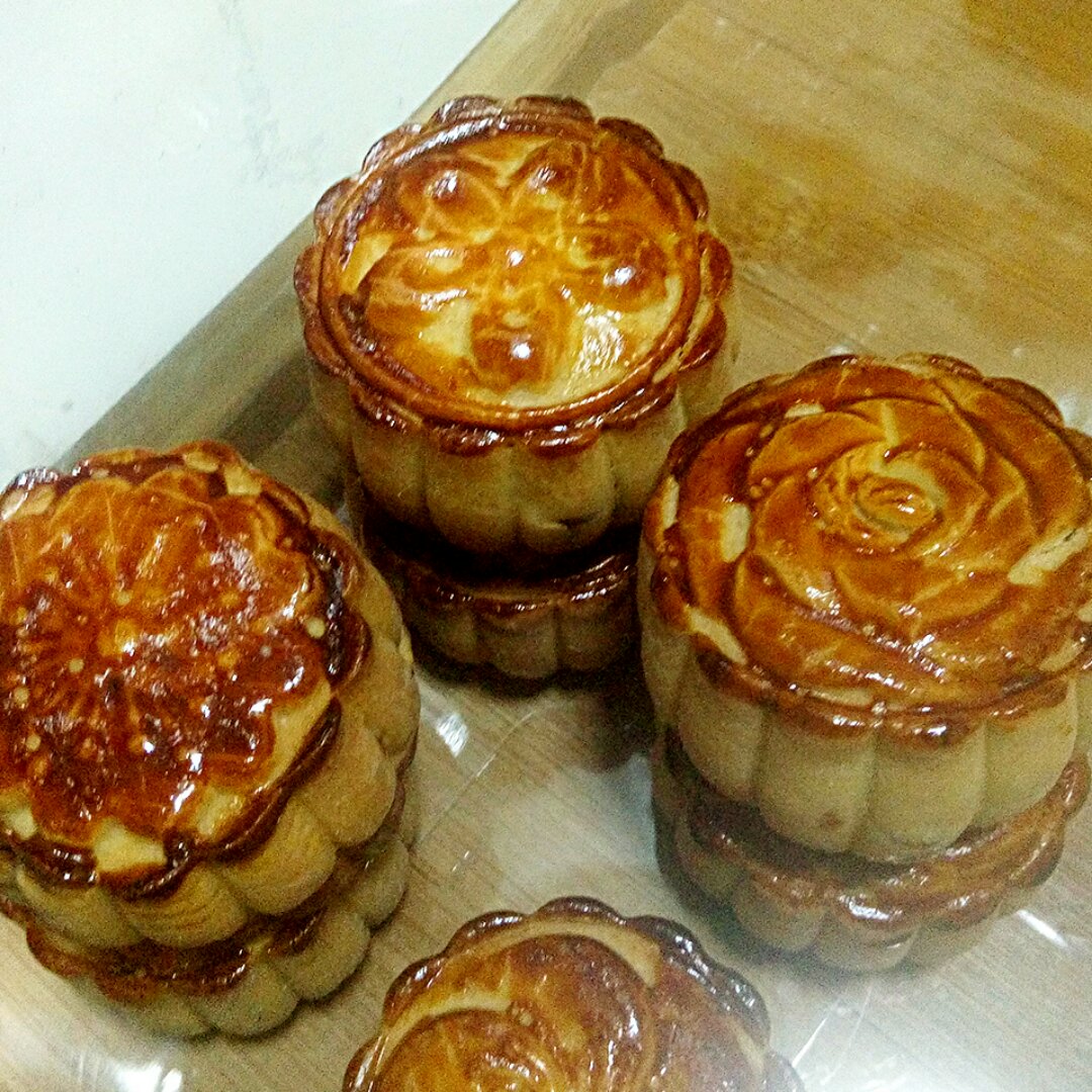 广式月饼—蛋黄莲蓉月饼