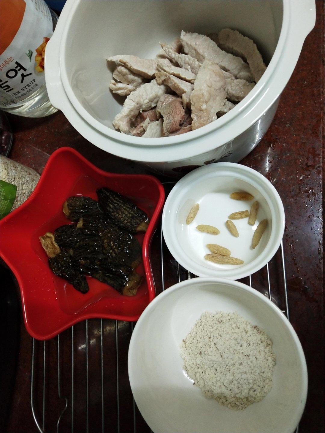 羊肚菌虎奶菌麥冬瘦肉湯